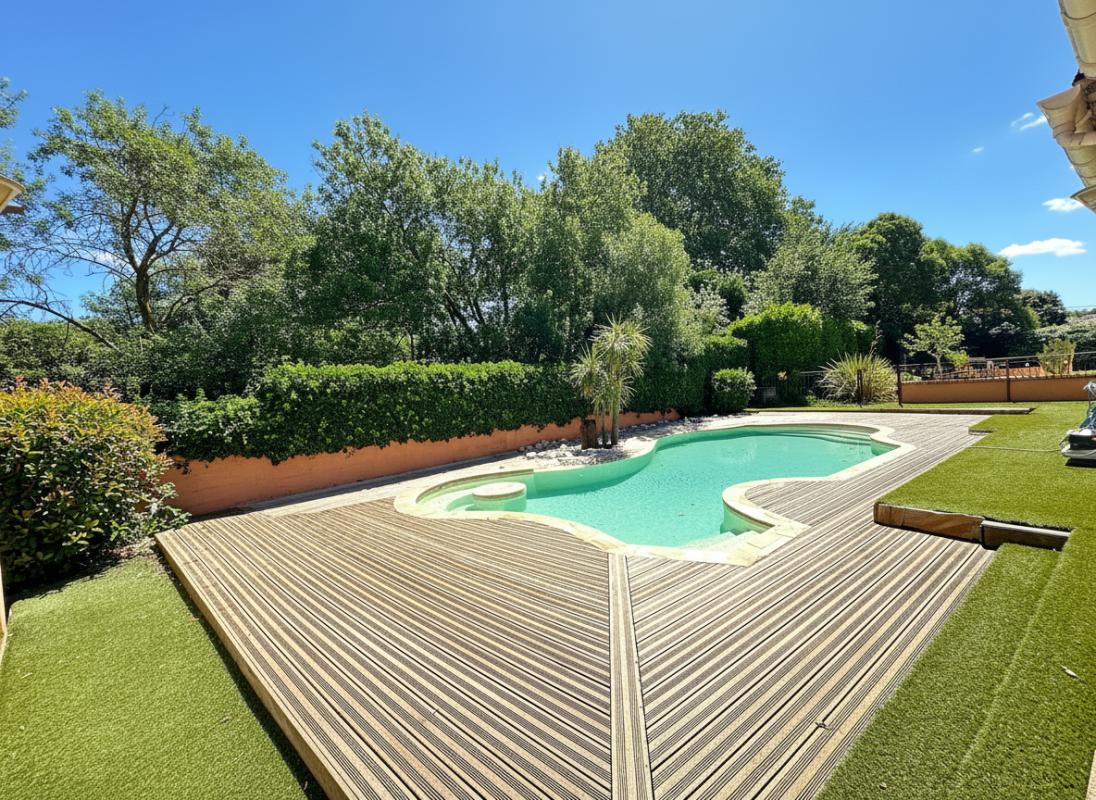 GRANS Maison Meublée Plain Pied 5 Chambres Piscine Lagon Grans 15