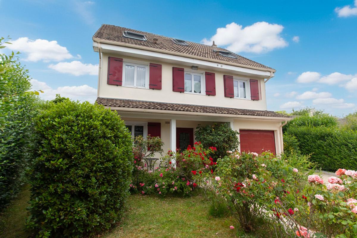 LE PLESSIS-PATE Maison Le Plessis Pate 7 pièce(s) 158 m2 1
