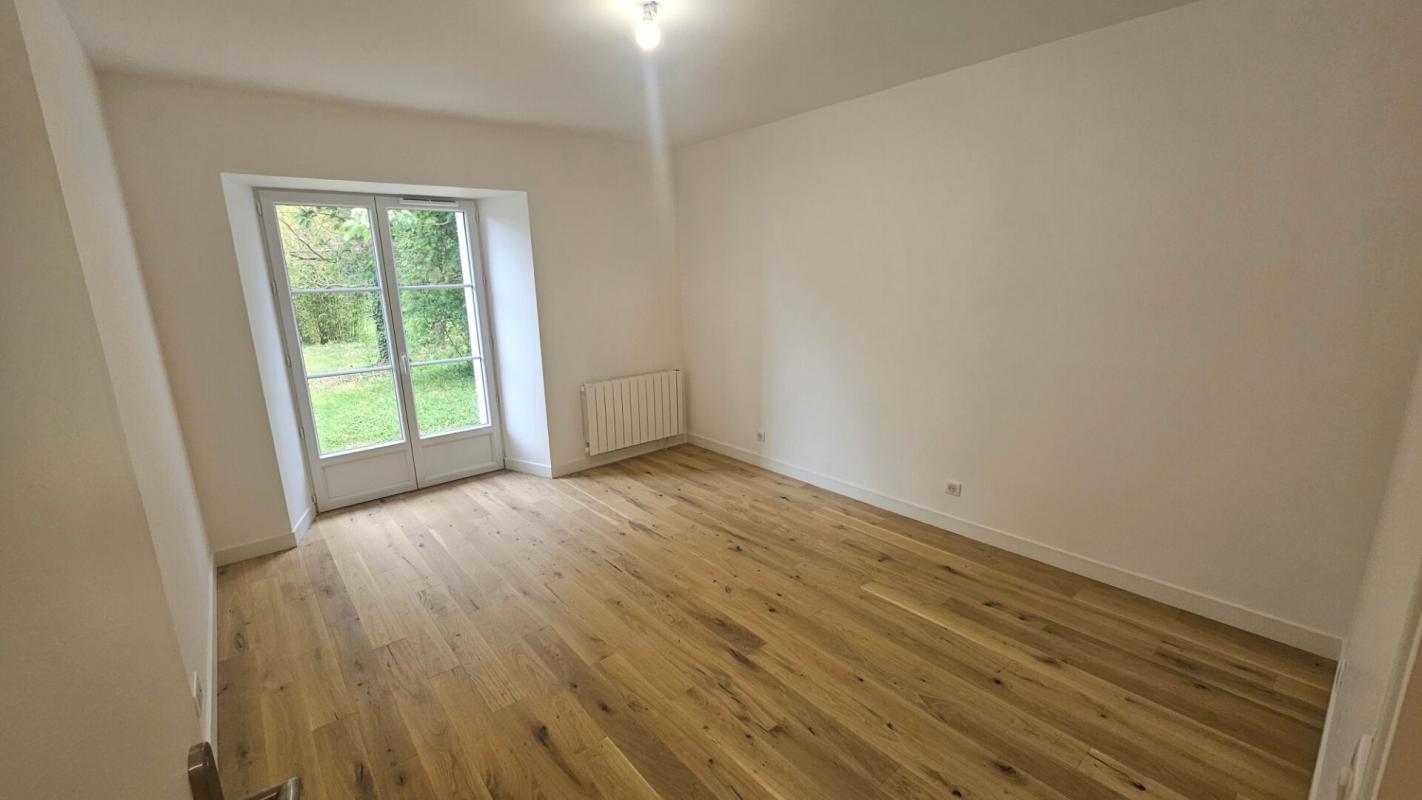 HOUDAN Houdan et N12 proche / Maison rénovée 210 m2 / 5 chambres + dépendances 10