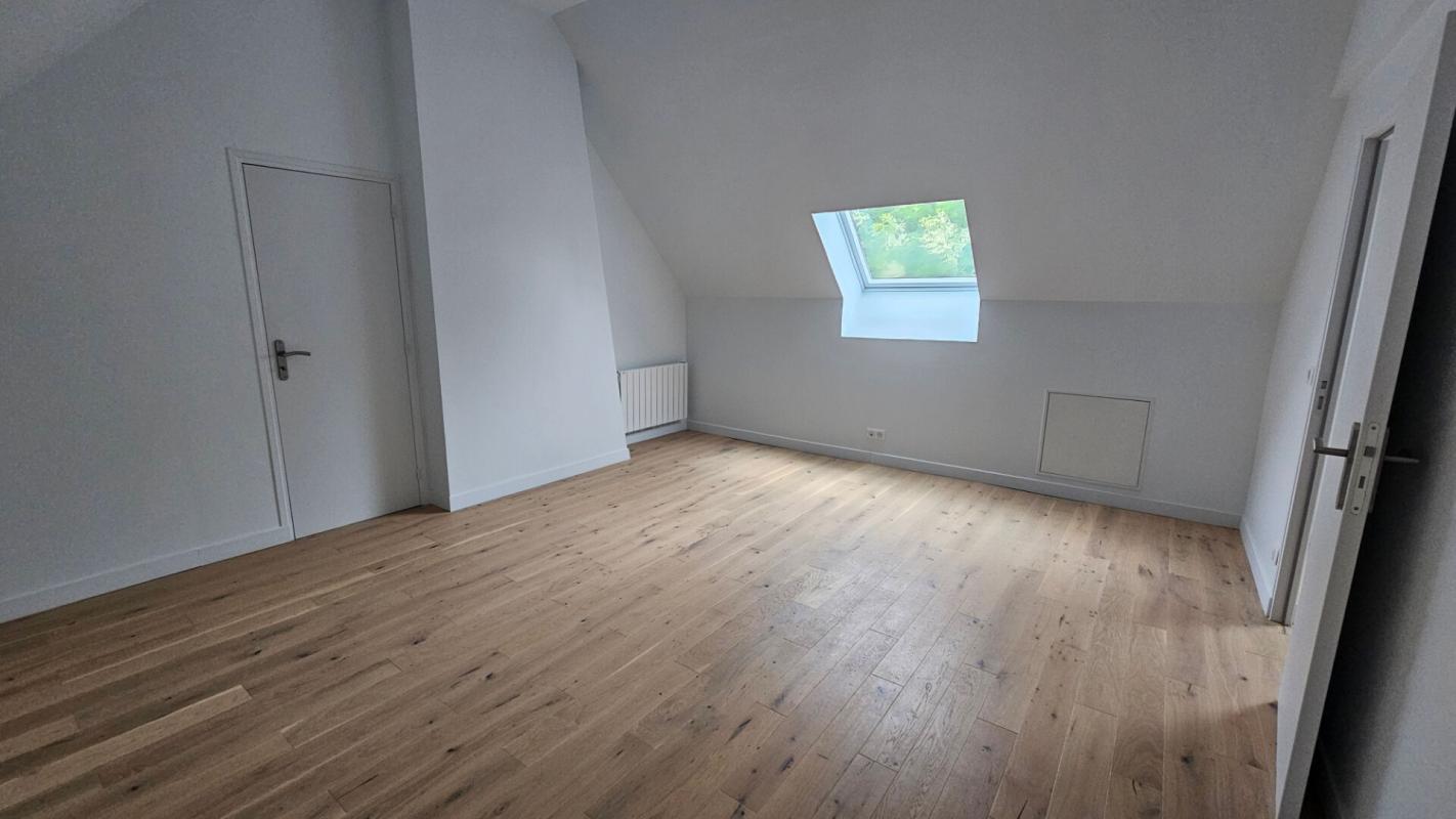 HOUDAN Houdan et N12 proche / Maison rénovée 210 m2 / 5 chambres + dépendances 14