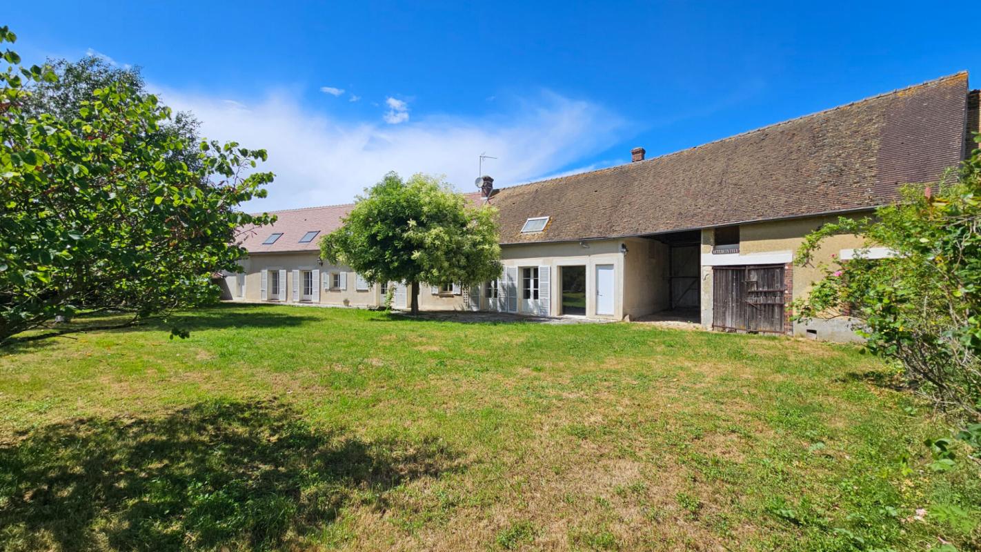 HOUDAN Houdan et N12 proche / Maison rénovée 210 m2 / 5 chambres + dépendances 16