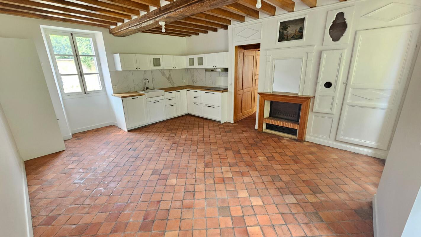 HOUDAN Houdan et N12 proche / Maison rénovée 210 m2 / 5 chambres + dépendances 6