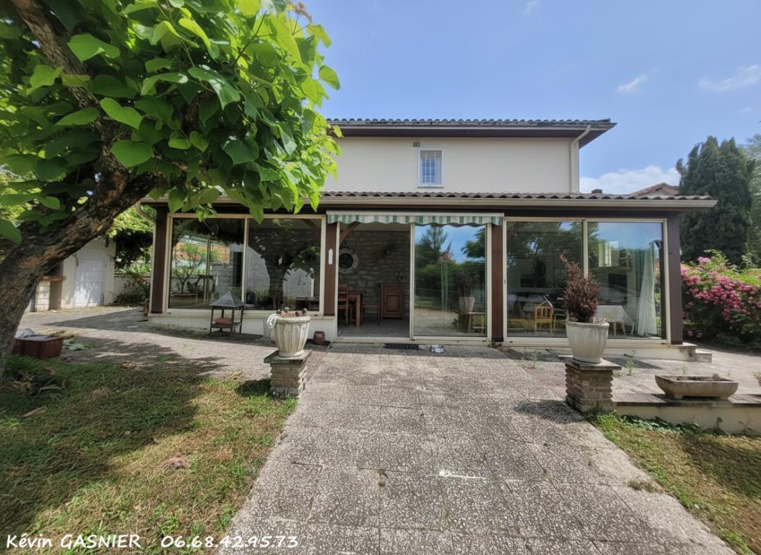 LINARS LINARS (16730) : Maison de 136m2 + 2 garages 12