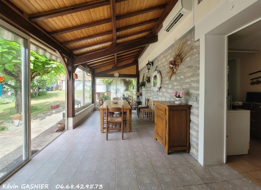 LINARS LINARS (16730) : Maison de 136m2 + 2 garages 2