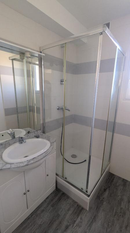 VARENNES-SUR-ALLIER Appartement F5 avec cave et garage, repeint à neuf 3