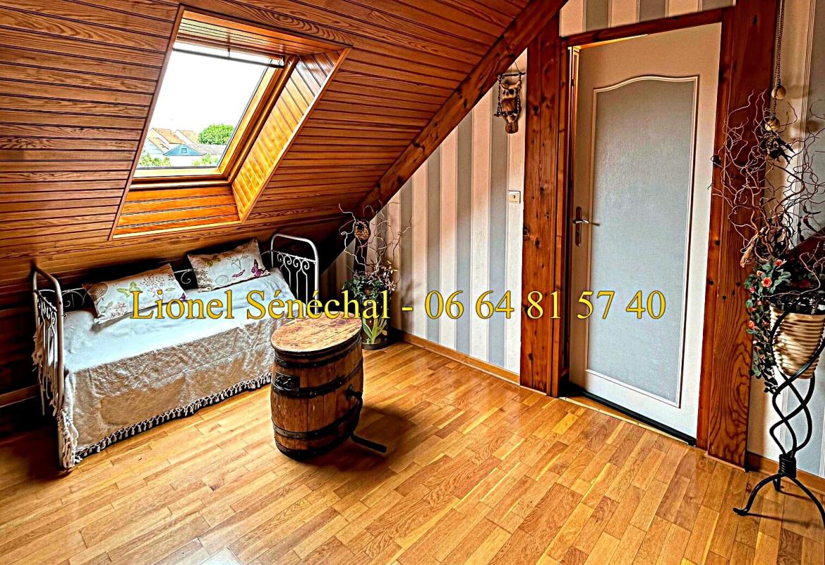 LAIGNE-EN-BELIN Maison lumineuse et peu énergivore 9 pièces de 138 m2 habitables (165 m2 au sol) sur une parcelle de plus de 1 200 m2 10