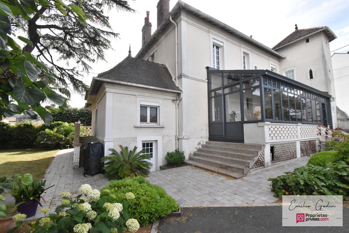 CHOLET Maison Bourgeoise Cholet 11 pièce(s) 278 m2 1
