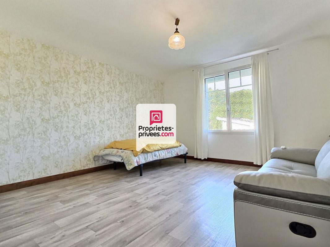PERIGUEUX Maison T5 d'env. 113m2 avec 4 ch. grand garage fermé et joli jardin ombragé au calme sur PERIGUEUX (24000) 10