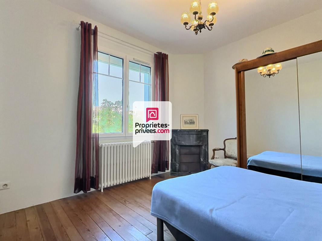 PERIGUEUX Maison T5 d'env. 113m2 avec 4 ch. grand garage fermé et joli jardin ombragé au calme sur PERIGUEUX (24000) 6