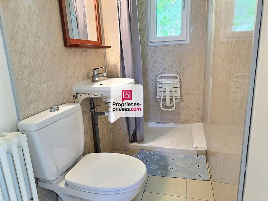 PERIGUEUX Maison T5 d'env. 113m2 avec 4 ch. grand garage fermé et joli jardin ombragé au calme sur PERIGUEUX (24000) 7