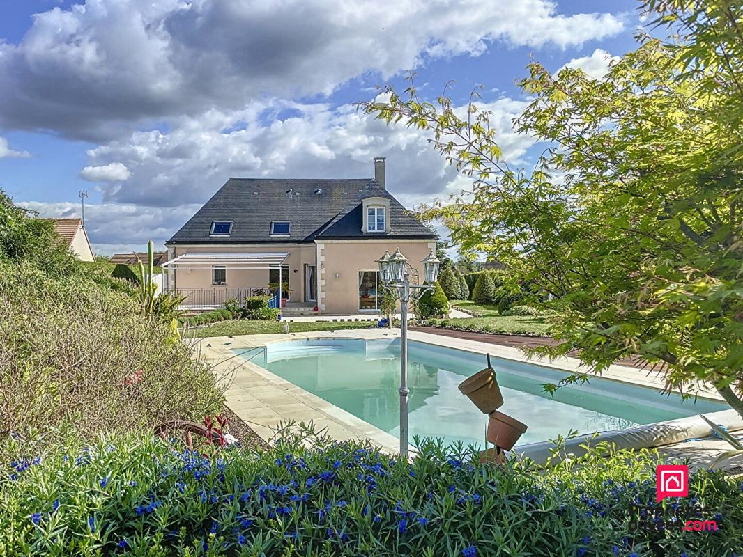MAMERS Secteur Mamers, villa contemporaine de 230 m2 avec piscine 1