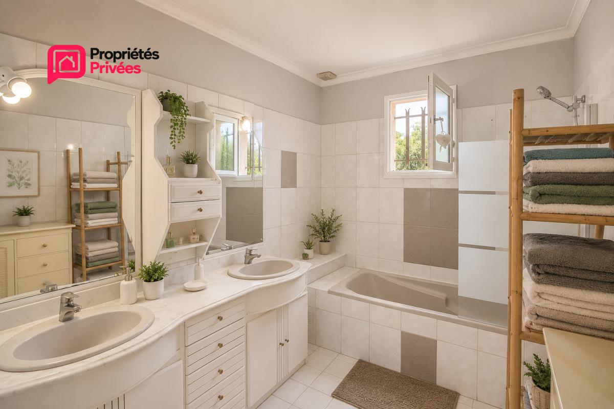 FOISSAC Villa Uzès . À seulement 10 minutes d'Uzès, à Foissac  7 pièce(s) 133 m2, 4 chambres avec piscine et dépendance de 40m2 type P2 11