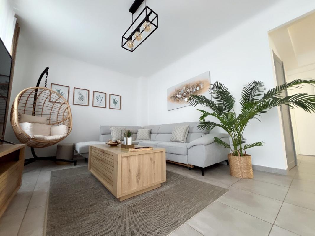 PERPIGNAN Magnifique appartement T3 de 77 m2 avec garage, situé au second et dernier étage sans ascenseur d'une petite copropriété aux faibles charges 1
