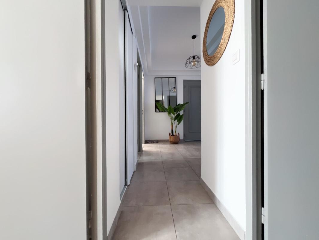 PERPIGNAN Magnifique appartement T3 de 77 m2 avec garage, situé au second et dernier étage sans ascenseur d'une petite copropriété aux faibles charges 13