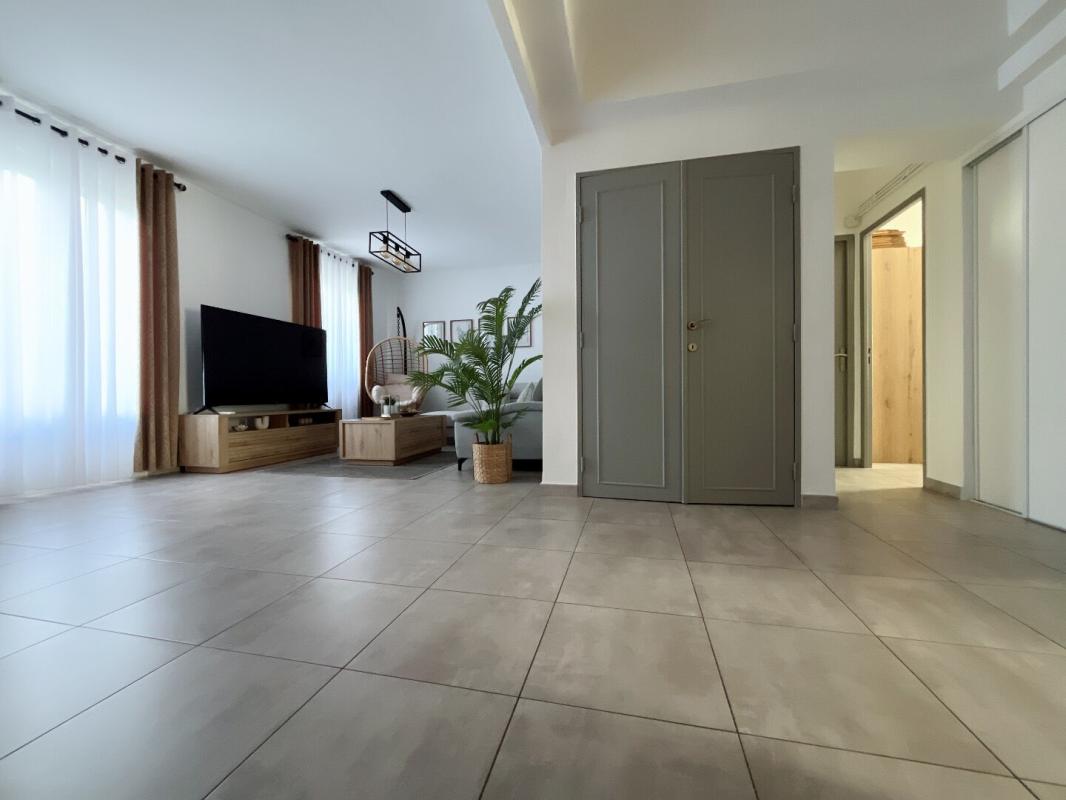 PERPIGNAN Magnifique appartement T3 de 77 m2  avec garage, situé au second et dernier étage sans ascenseur d'une petite copropriété aux faibles charges 7