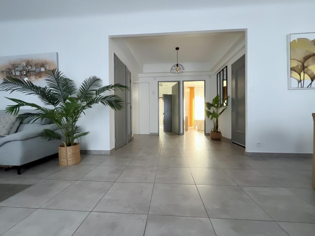 PERPIGNAN Magnifique appartement T3 de 77 m2  avec garage, situé au second et dernier étage sans ascenseur d'une petite copropriété aux faibles charges 8