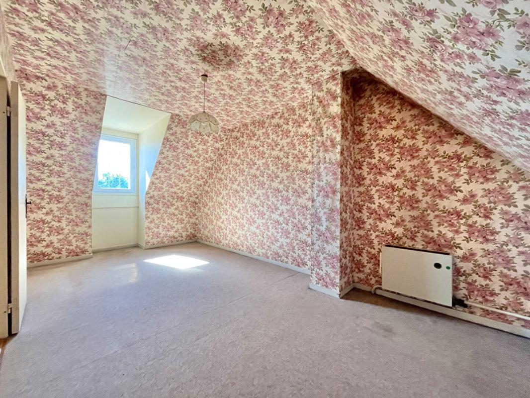 RIBECOURT-DRESLINCOURT Maison : 6 pièce(s) 100 m2 - Terrain 610m² - Garage 13
