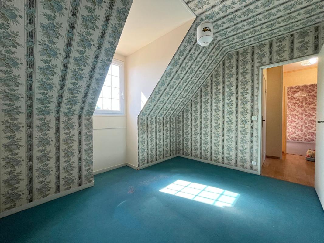 RIBECOURT-DRESLINCOURT Maison : 6 pièce(s) 100 m2 - Terrain 610m² - Garage 14