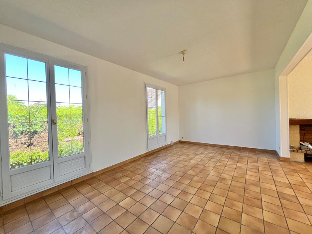 RIBECOURT-DRESLINCOURT Maison : 6 pièce(s) 100 m2 - Terrain 610m² - Garage 6