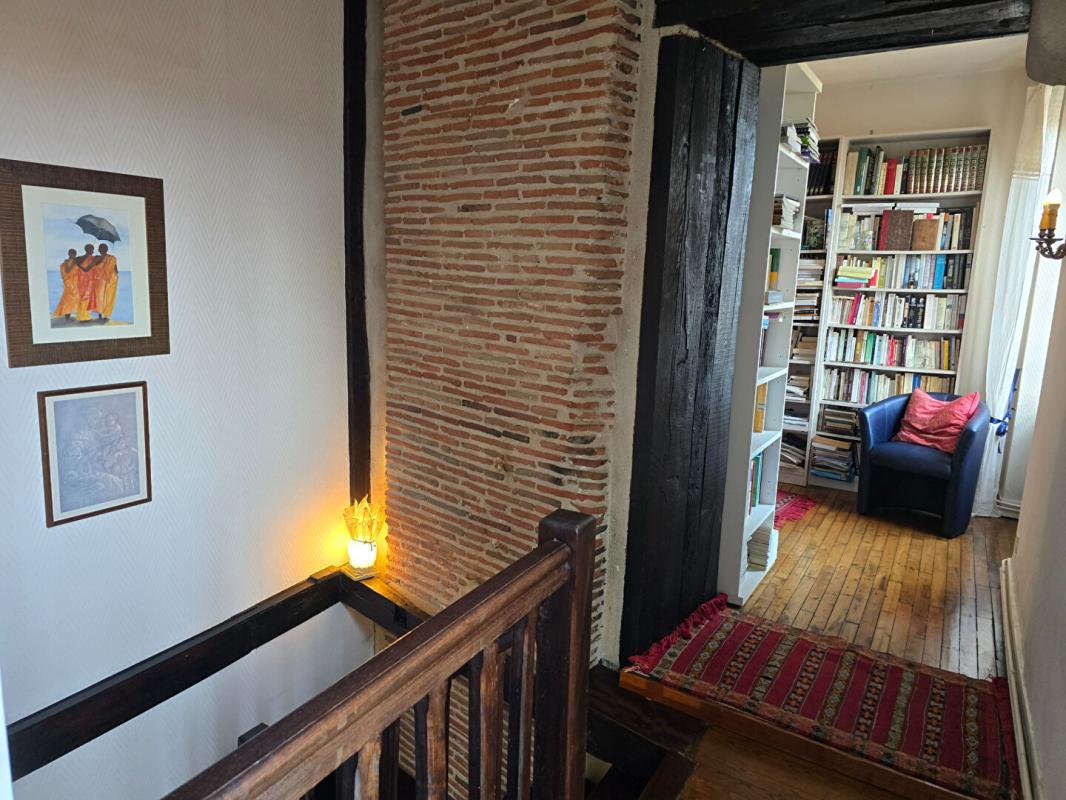 PERIGUEUX Maison de ville comprenant un duplex d'environ 150 m² et un local commercial de 100 m² , au coeur du centre historique de Périgueux 7