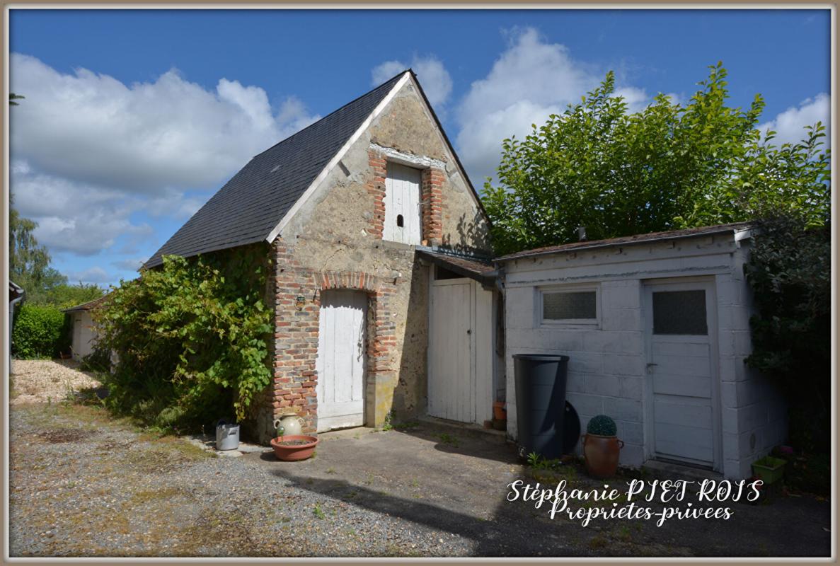 LA CHAPELLE-D'ANGILLON Maison avec annexes fort potentiel pour un investisseur 1