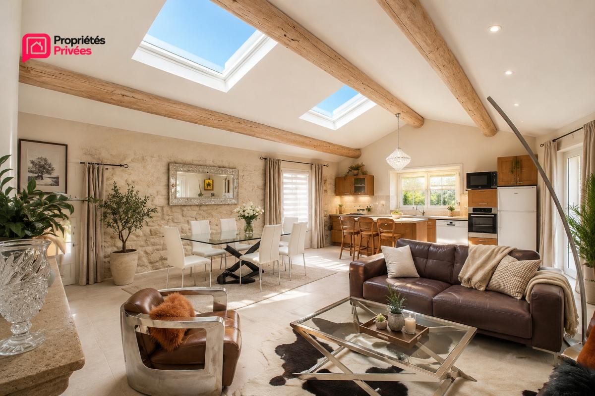 UZES UZES: A 5 minutes d'Uzès, magnifique maison en pierre rénovée avec terrasse tropézienne , 3 chambres , Grand séjour, et garage exceptionnel de 90 m² 1