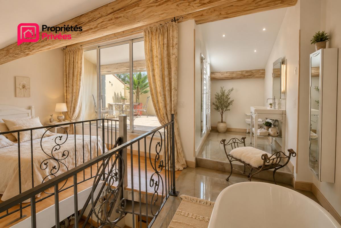 UZES UZES: A 5 minutes d'Uzès, magnifique maison en pierre rénovée avec terrasse tropézienne , 3 chambres , Grand séjour, et garage exceptionnel de 90 m² 11
