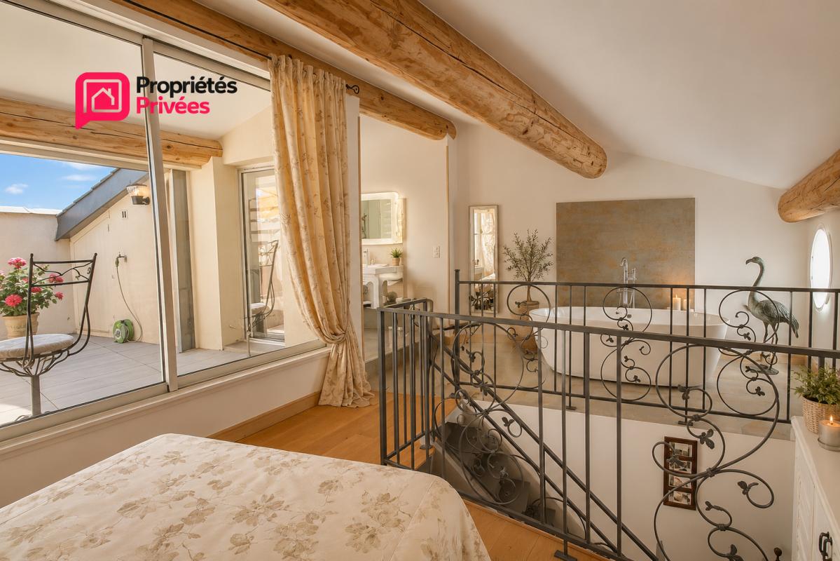 UZES UZES: A 5 minutes d'Uzès, magnifique maison en pierre rénovée avec terrasse tropézienne , 3 chambres , Grand séjour, et garage exceptionnel de 90 m² 5