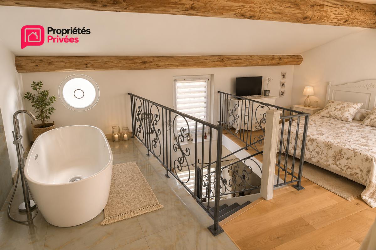 UZES UZES: A 5 minutes d'Uzès, magnifique maison en pierre rénovée avec terrasse tropézienne , 3 chambres , Grand séjour, et garage exceptionnel de 90 m² 6