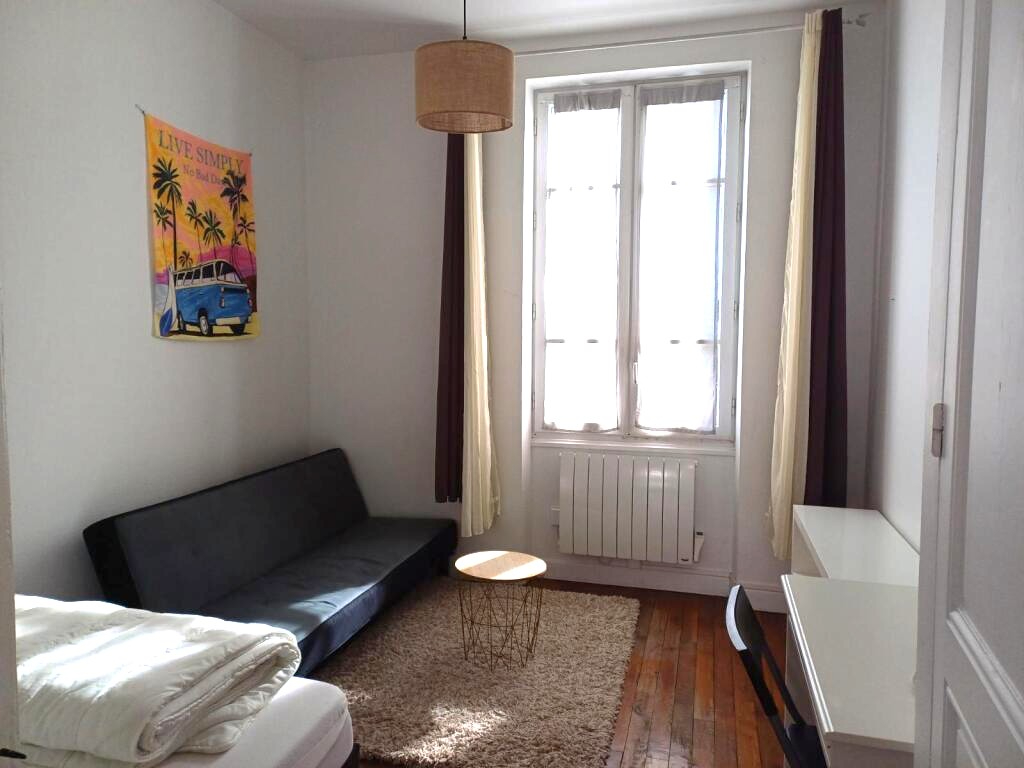 LYON-8E-ARRONDISSEMENT Beau T1 avec chambre indépendante (RARE) 4