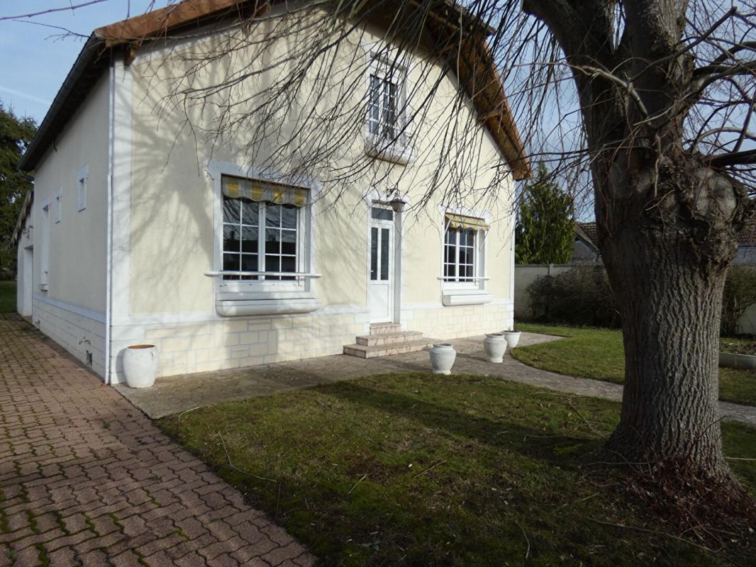 LA COUTURE-BOUSSEY Maison 3 chambres + garage 1