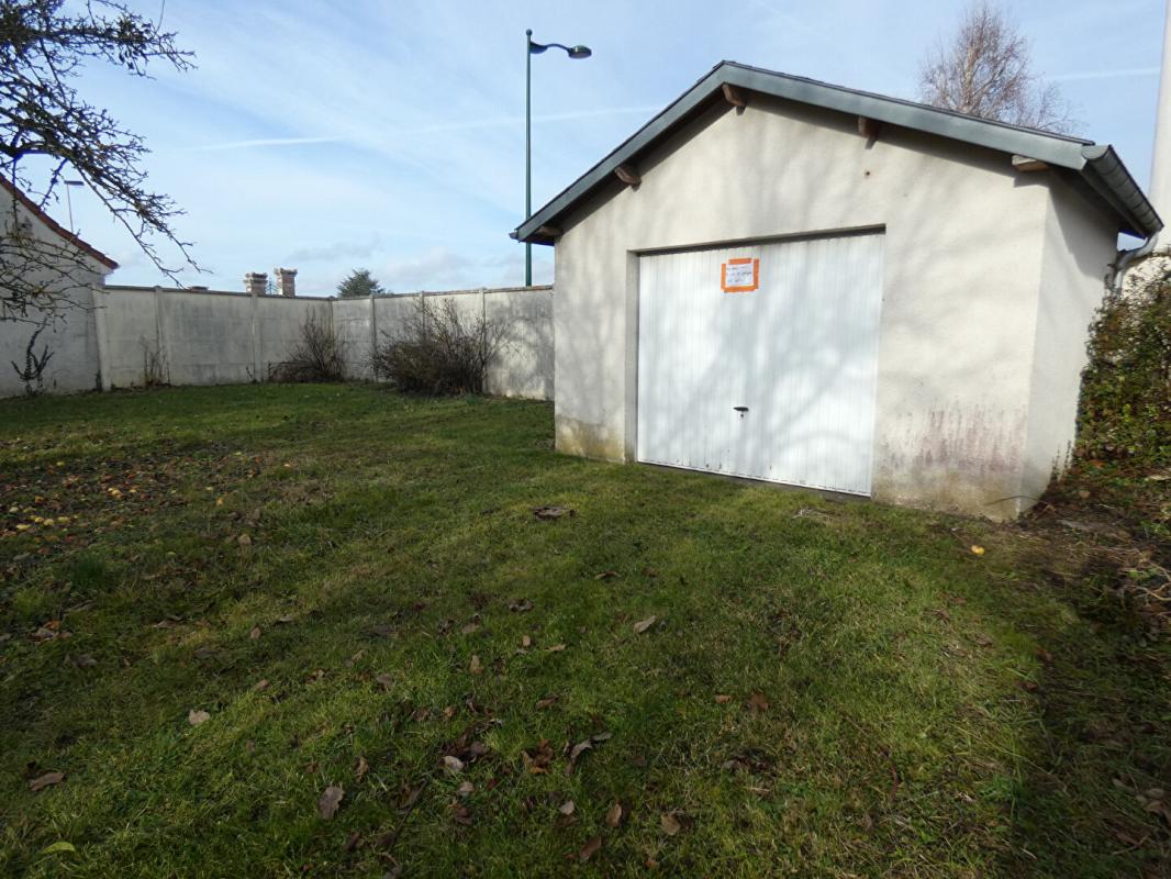 LA COUTURE-BOUSSEY Maison 3 chambres + garage 12