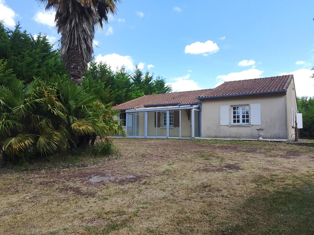 AUGE-SAINT-MEDARD Maison Plain-Pied 138M², 3 ch, dépendances et jardin, Rouillac-Aigre 4