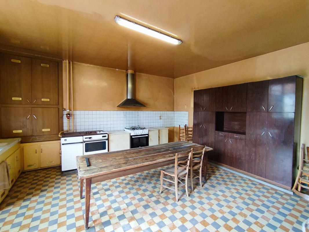 CHAMBON Maison de pays  4 pièces 85 m2 grandes dépendances 12