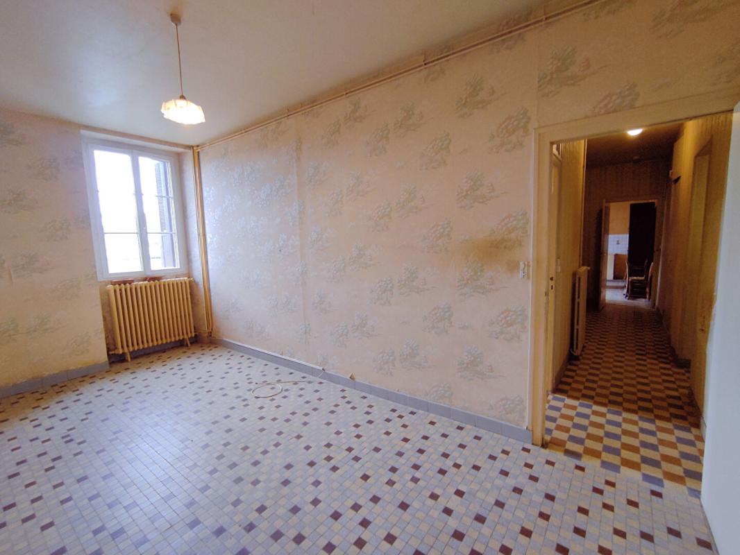 CHAMBON Maison de pays  4 pièces 85 m2 grandes dépendances 13