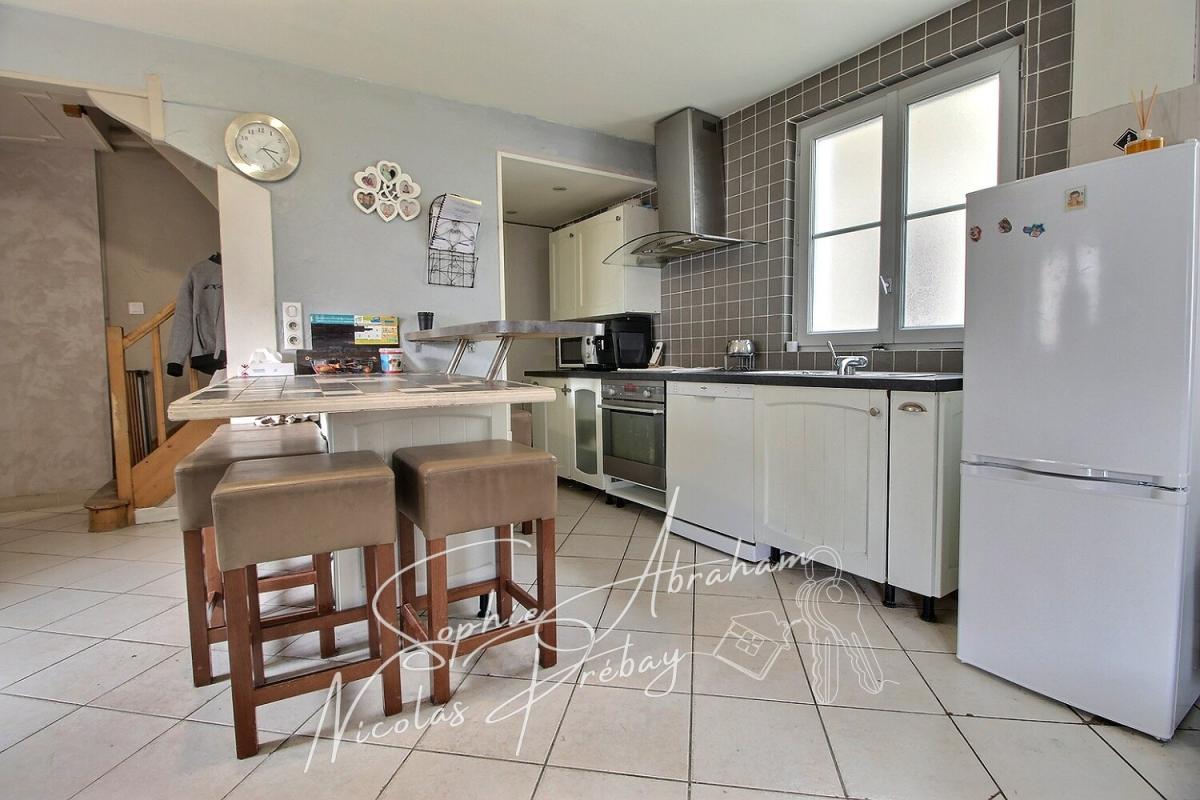 TOURY Maison en centre ville avec jardin, terrasse et places de parkings privatives 5