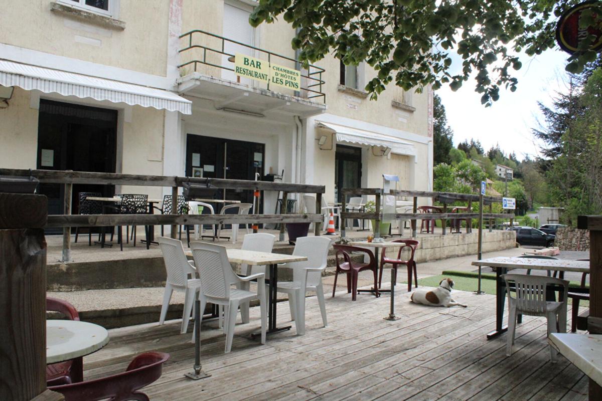 LANGOGNE Murs et fonds de commerce pour cet ancien Hôtel avec activité Bar / Restaurant / Chambres d'hôtes avec Licence IV 2