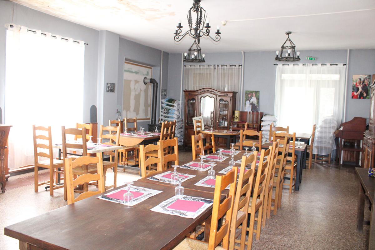 LANGOGNE Murs et fonds de commerce pour cet ancien Hôtel avec activité Bar / Restaurant / Chambres d'hôtes avec Licence IV 3