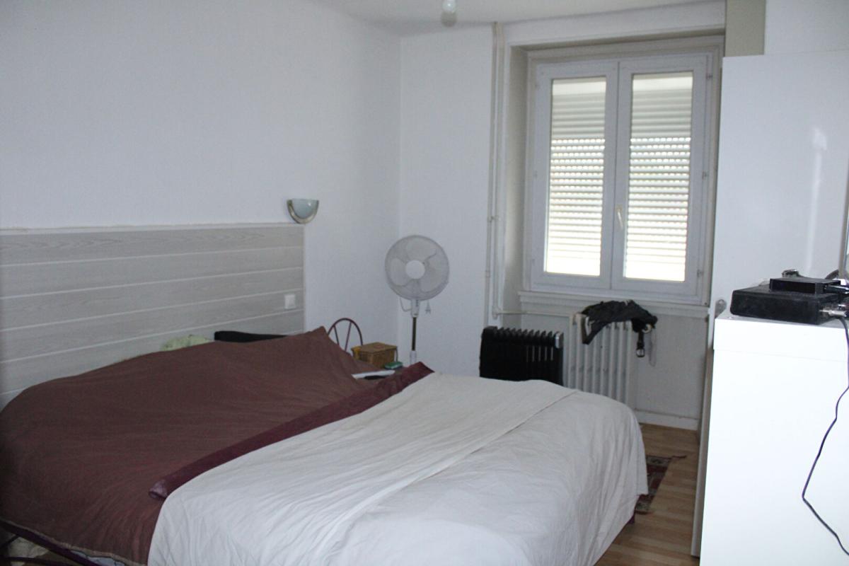 LANGOGNE Murs et fonds de commerce pour cet ancien Hôtel avec activité Bar / Restaurant / Chambres d'hôtes avec Licence IV 9