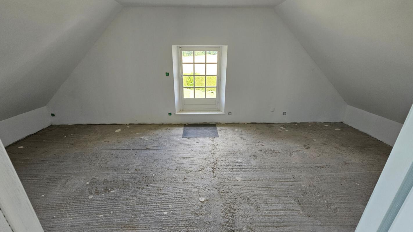 HOUDAN Houdan 10 mn / Maison 141 m2 / 5 chambres + sous-sol + double garage 17