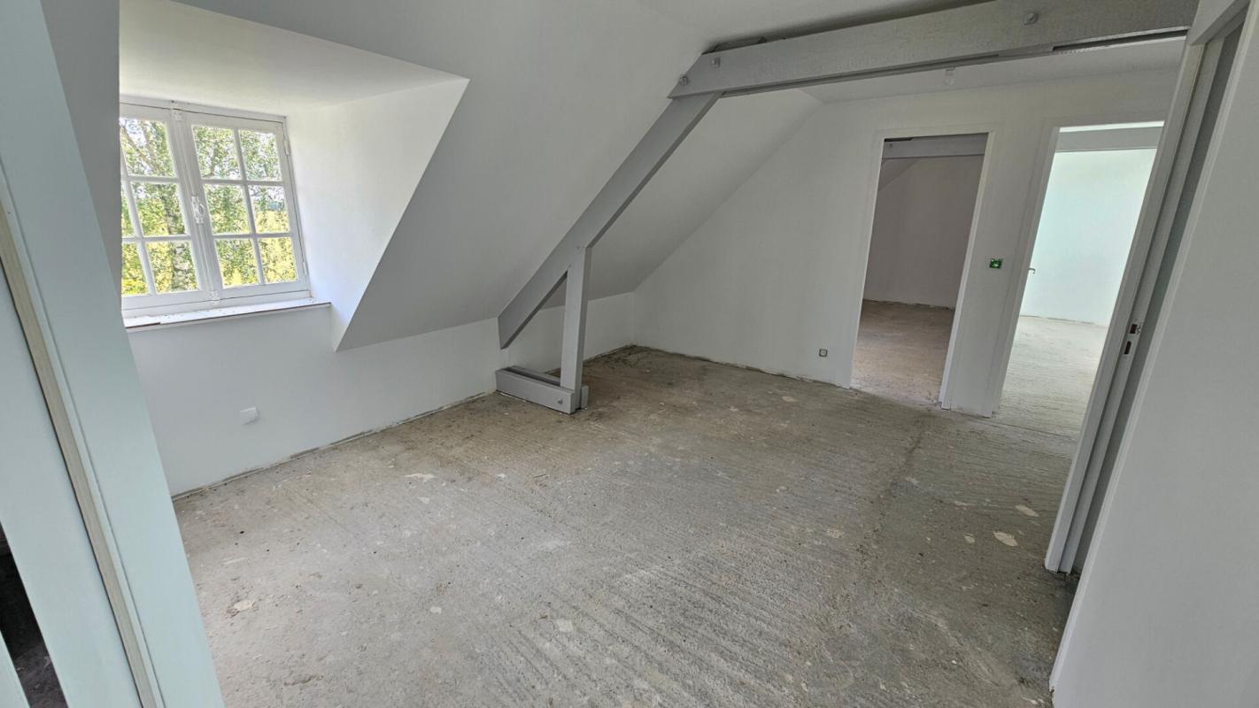 HOUDAN Houdan 10 mn / Maison 141 m2 / 5 chambres + sous-sol + double garage 18