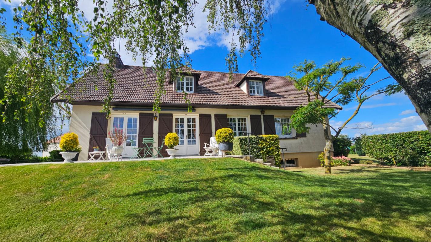 HOUDAN Houdan 10 mn / Maison 141 m2 / 5 chambres + sous-sol + double garage 2