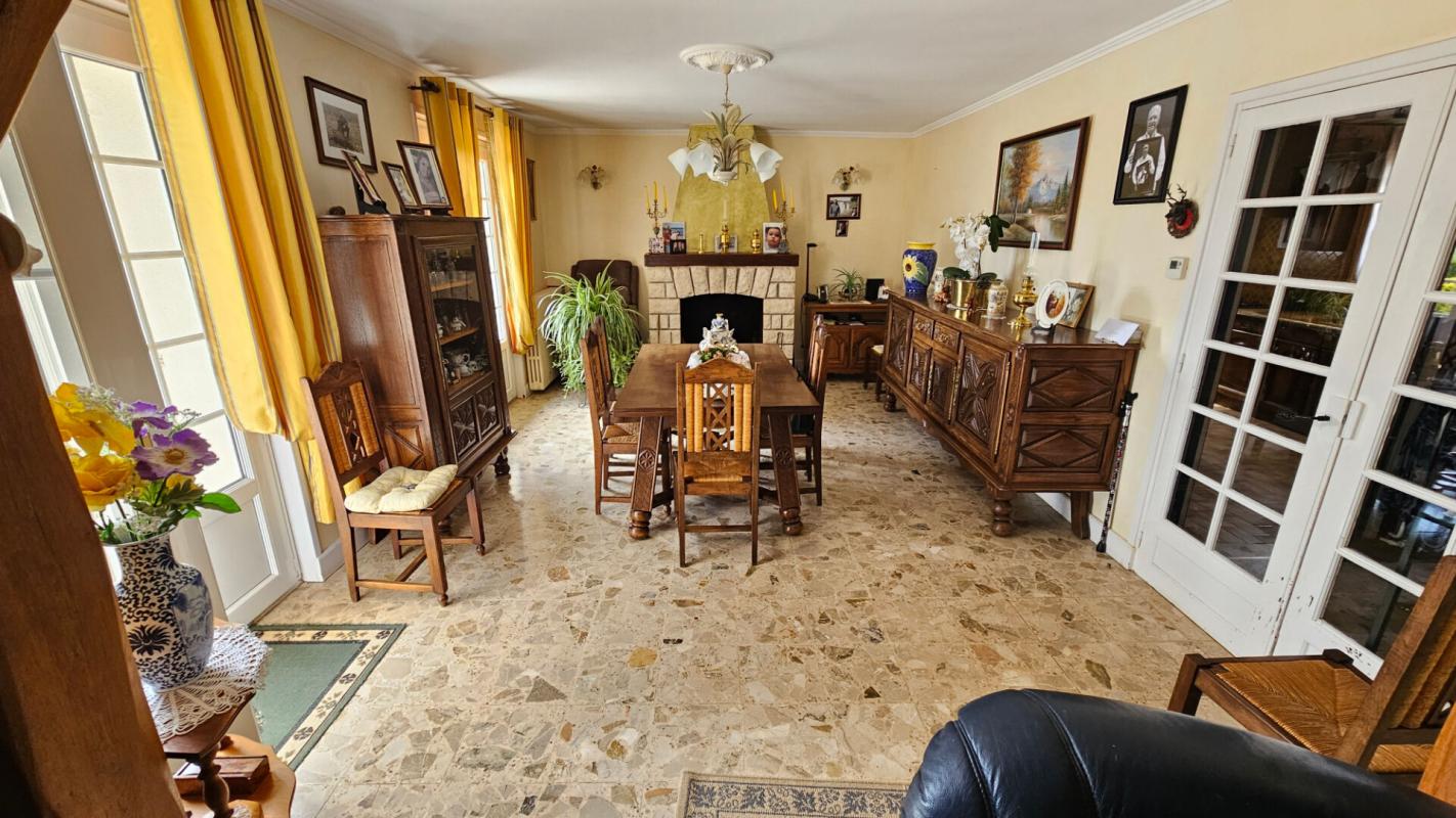 HOUDAN Houdan 10 mn / Maison 141 m2 / 5 chambres + sous-sol + double garage 6