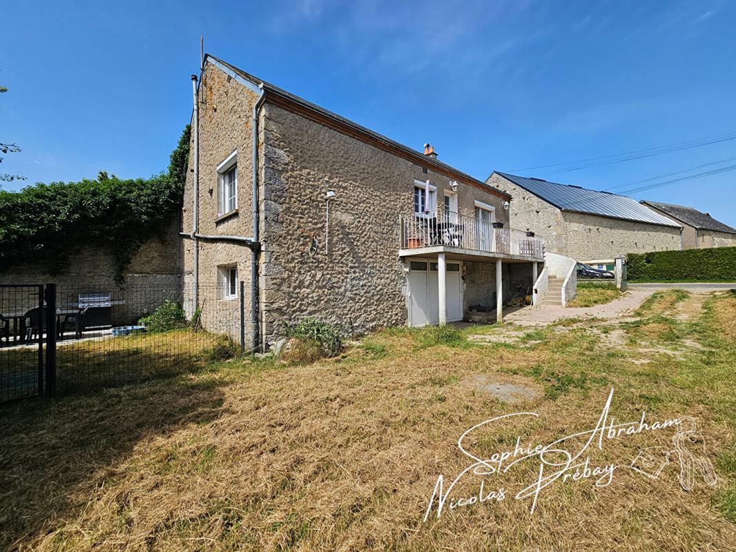 CROTTES-EN-PITHIVERAIS Maison avec sous-sol et terrain 12