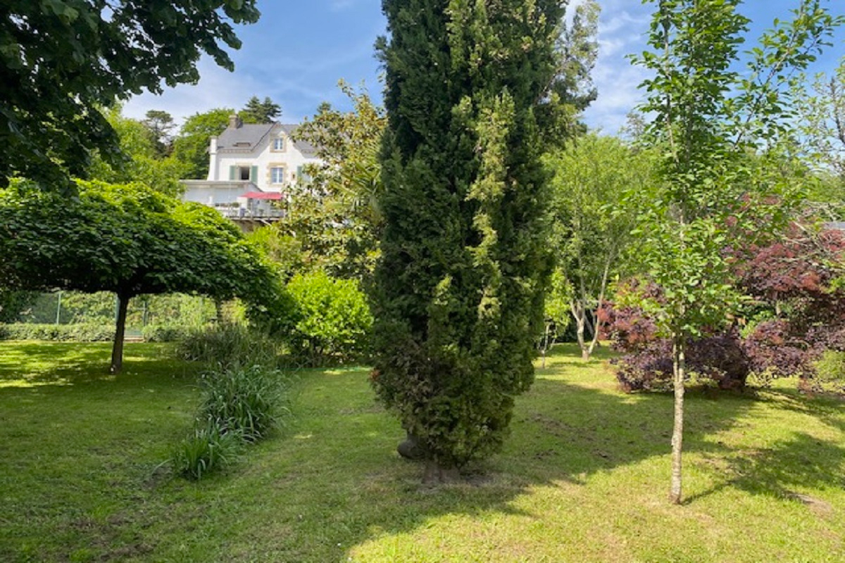 ROCHEFORT-EN-TERRE Rochefort en Terre Maison de maître 11 pièce(s) 240 m2 17