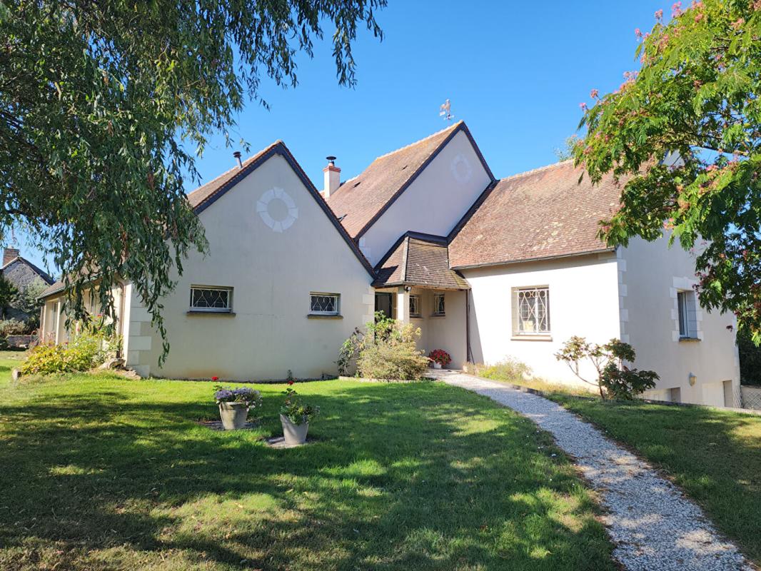 ESVRES Maison Esvres 7 pièce(s) 246 m2 1