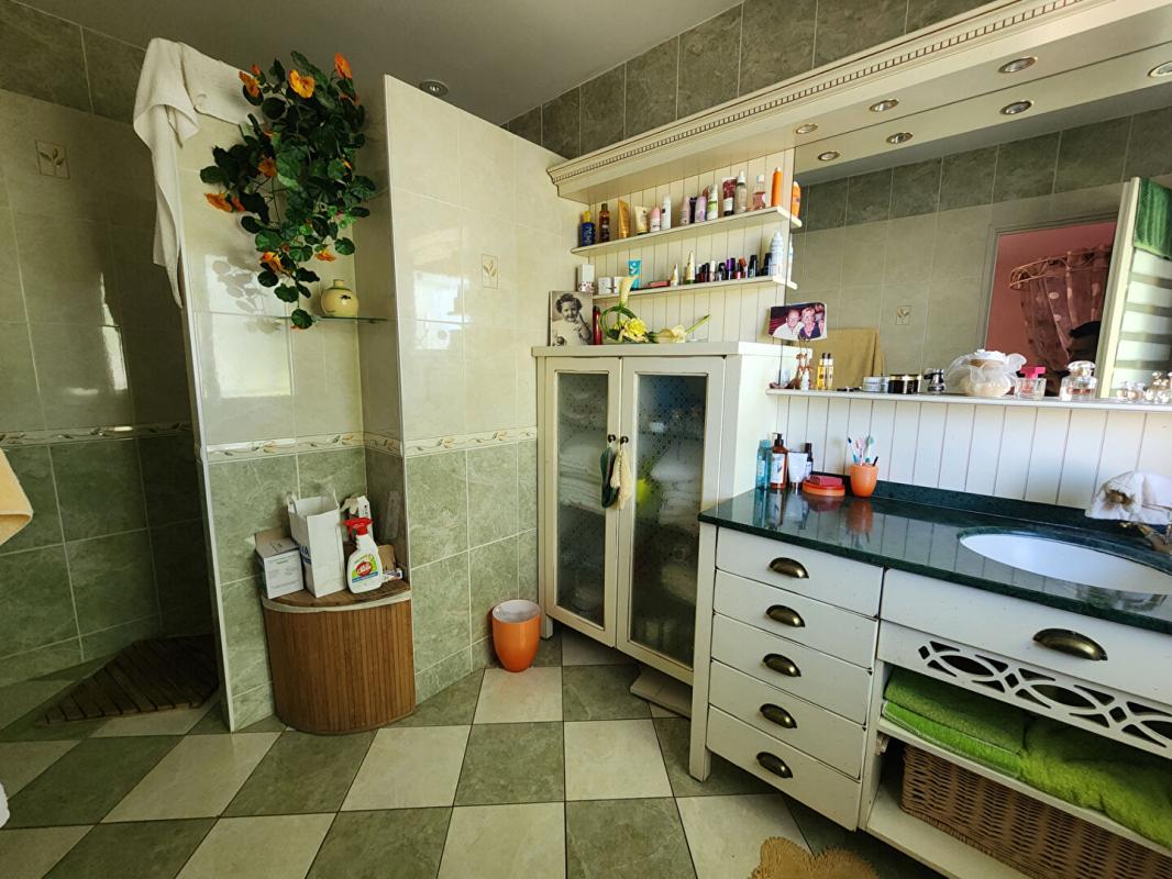 ESVRES Maison Esvres 7 pièce(s) 246 m2 11