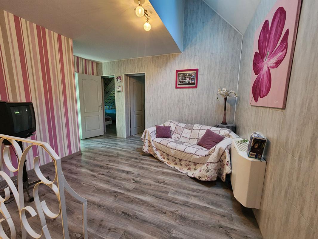 ESVRES Maison Esvres 7 pièce(s) 246 m2 12