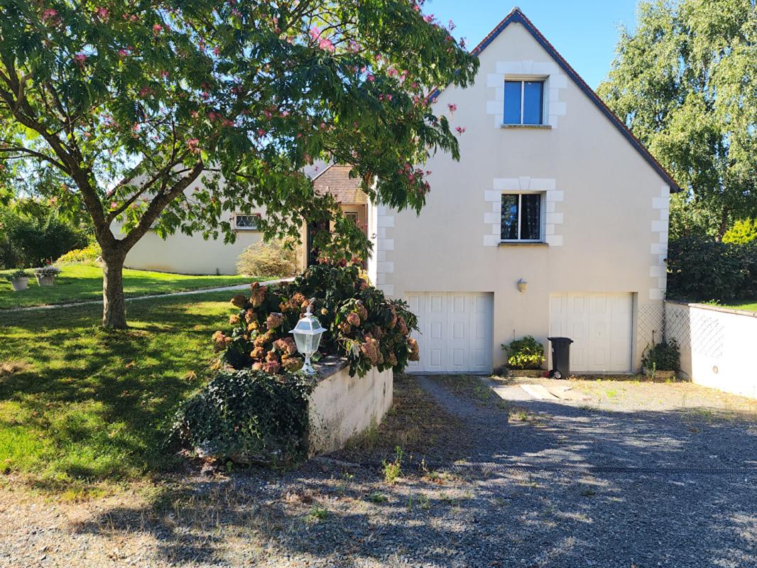 ESVRES Maison Esvres 7 pièce(s) 246 m2 4