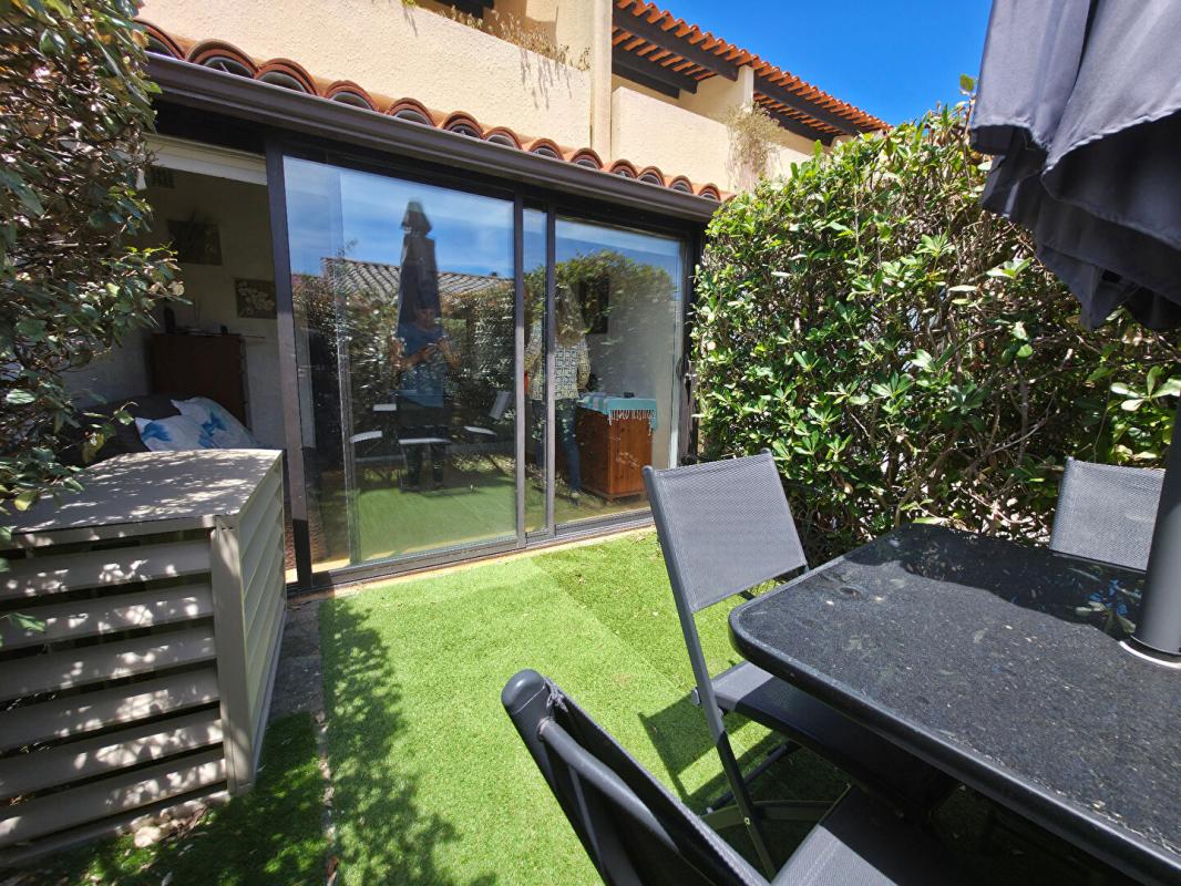 LE LAVANDOU Appartement Le Lavandou 1 pièce(s) PRAMOUSQUIER 24 m2 parking face mer PISCINE 1